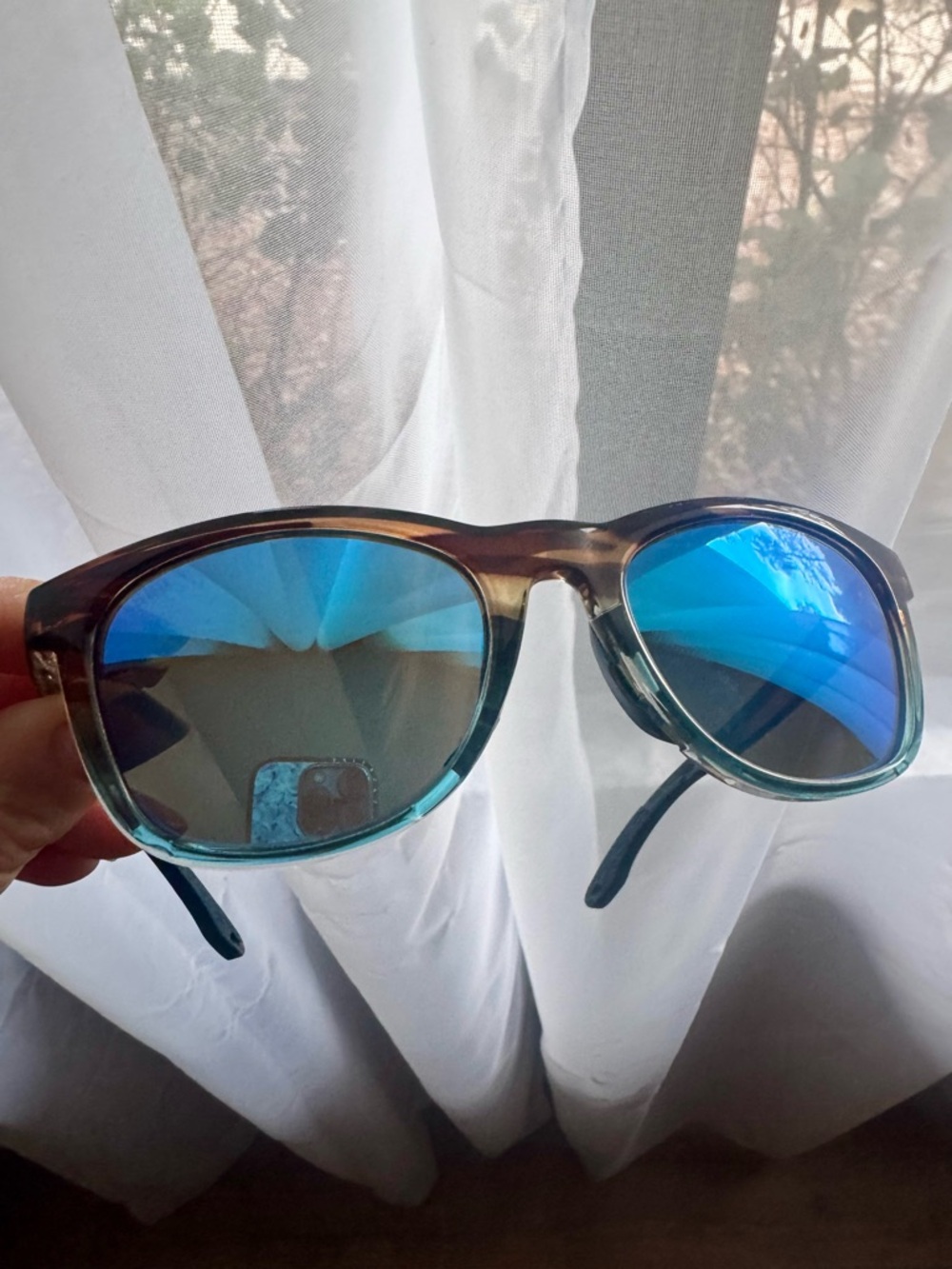 Costa Aleta Sunglasses - Tortoiseshell Frame with Blue polarized lenses. - Picture 8 of 11